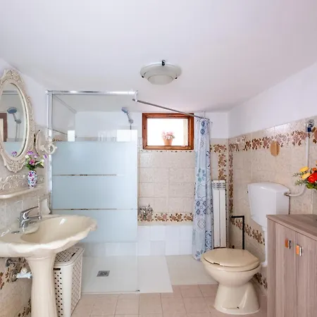 Casa Rosa Guerriera 加拉托内